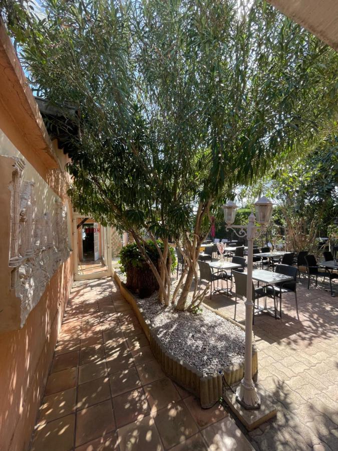 Hotel Le Derby كانيو سور مير المظهر الخارجي الصورة