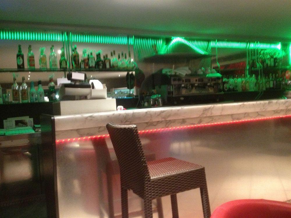 Hotel Le Derby كانيو سور مير المظهر الخارجي الصورة