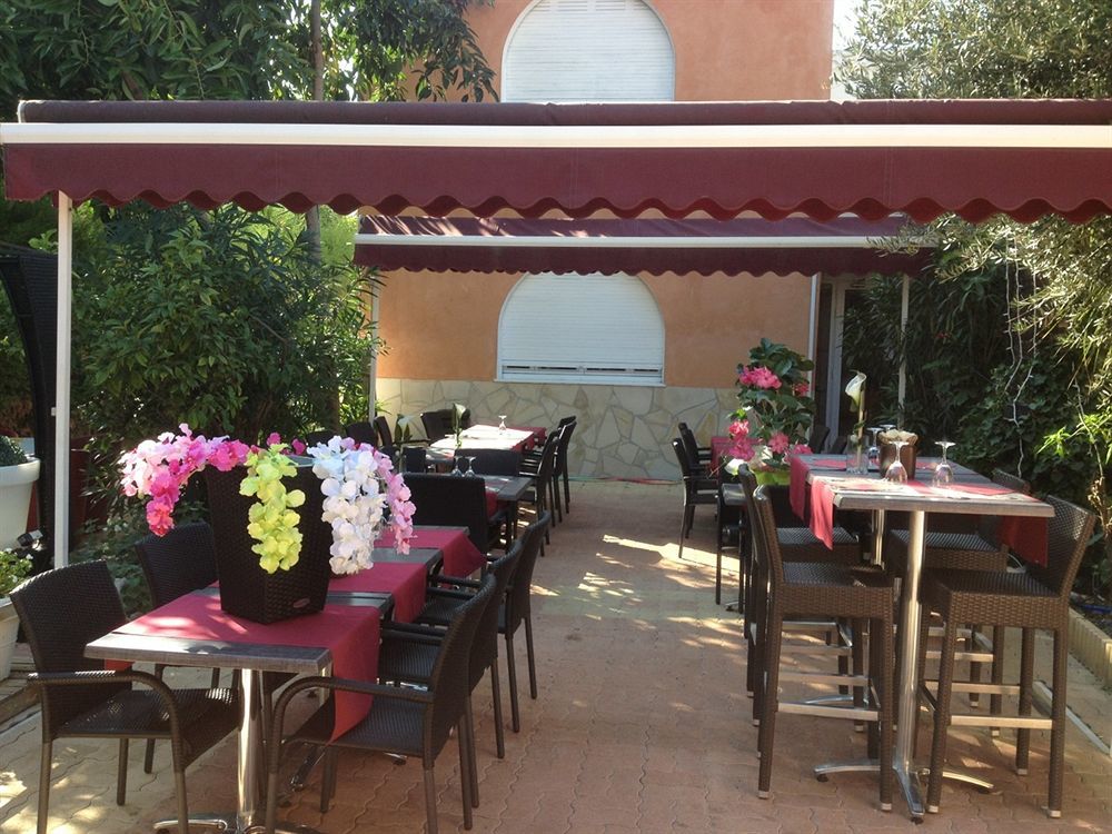 Hotel Le Derby كانيو سور مير المظهر الخارجي الصورة