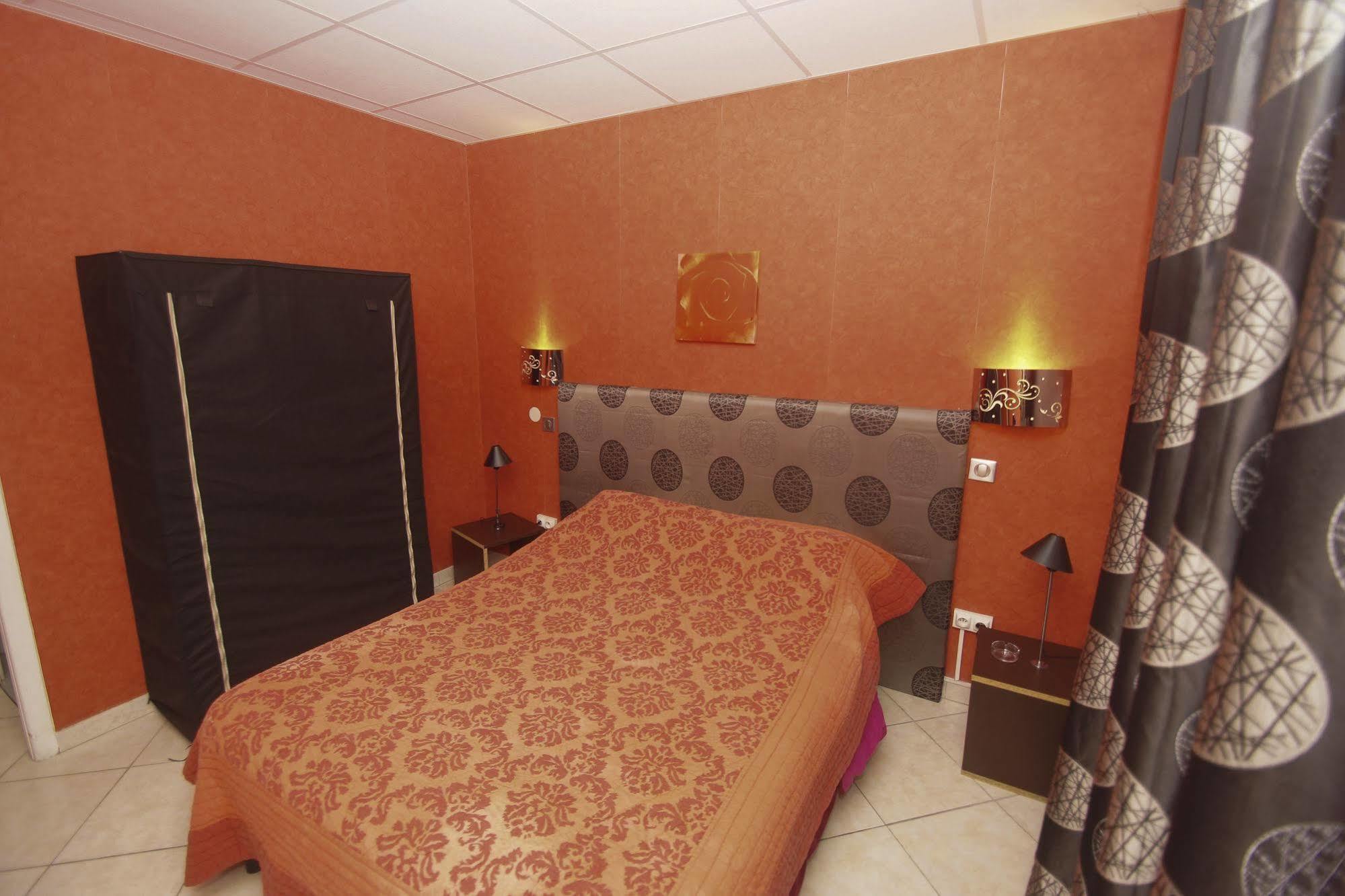 Hotel Le Derby كانيو سور مير المظهر الخارجي الصورة