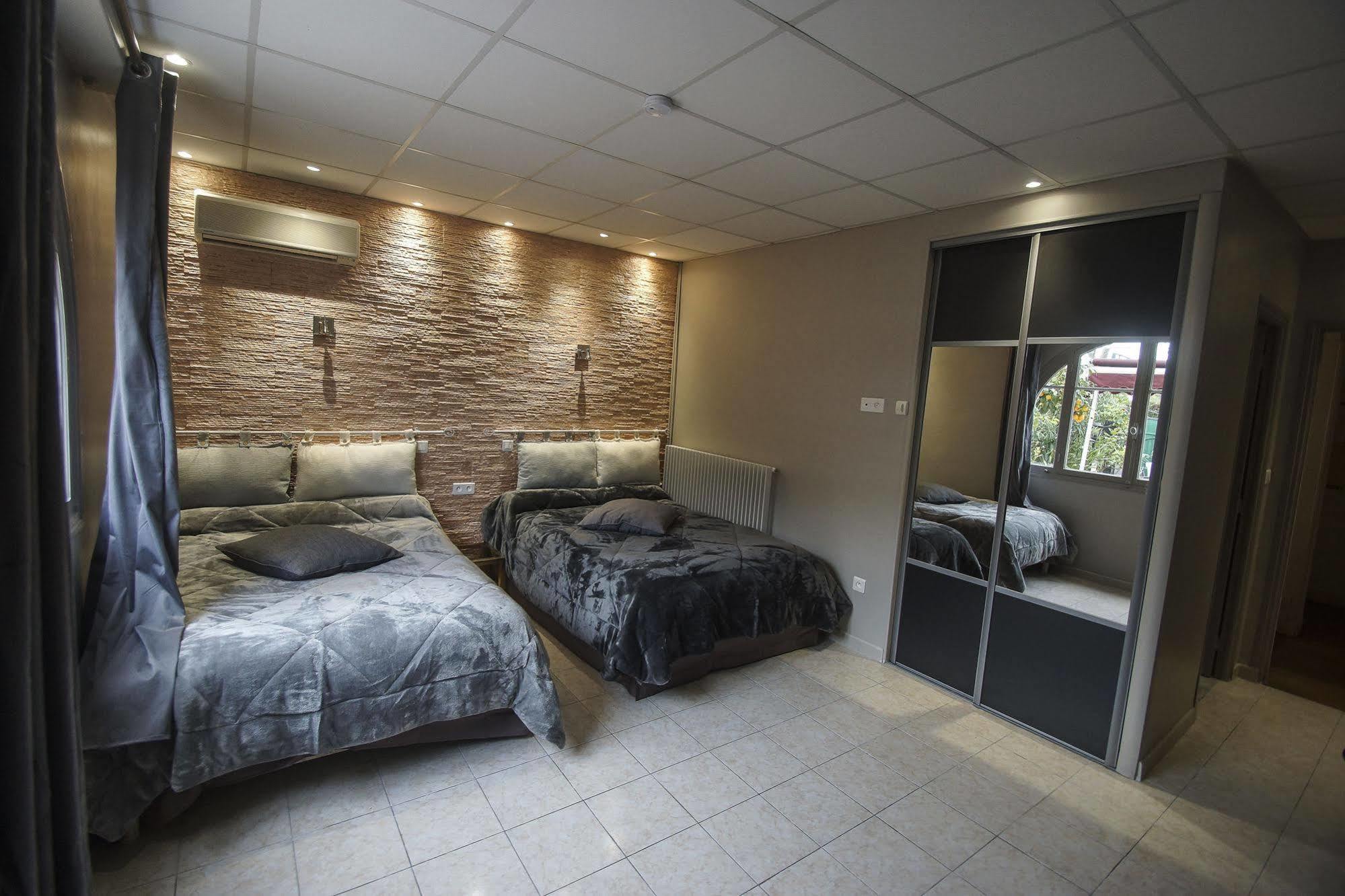 Hotel Le Derby كانيو سور مير المظهر الخارجي الصورة