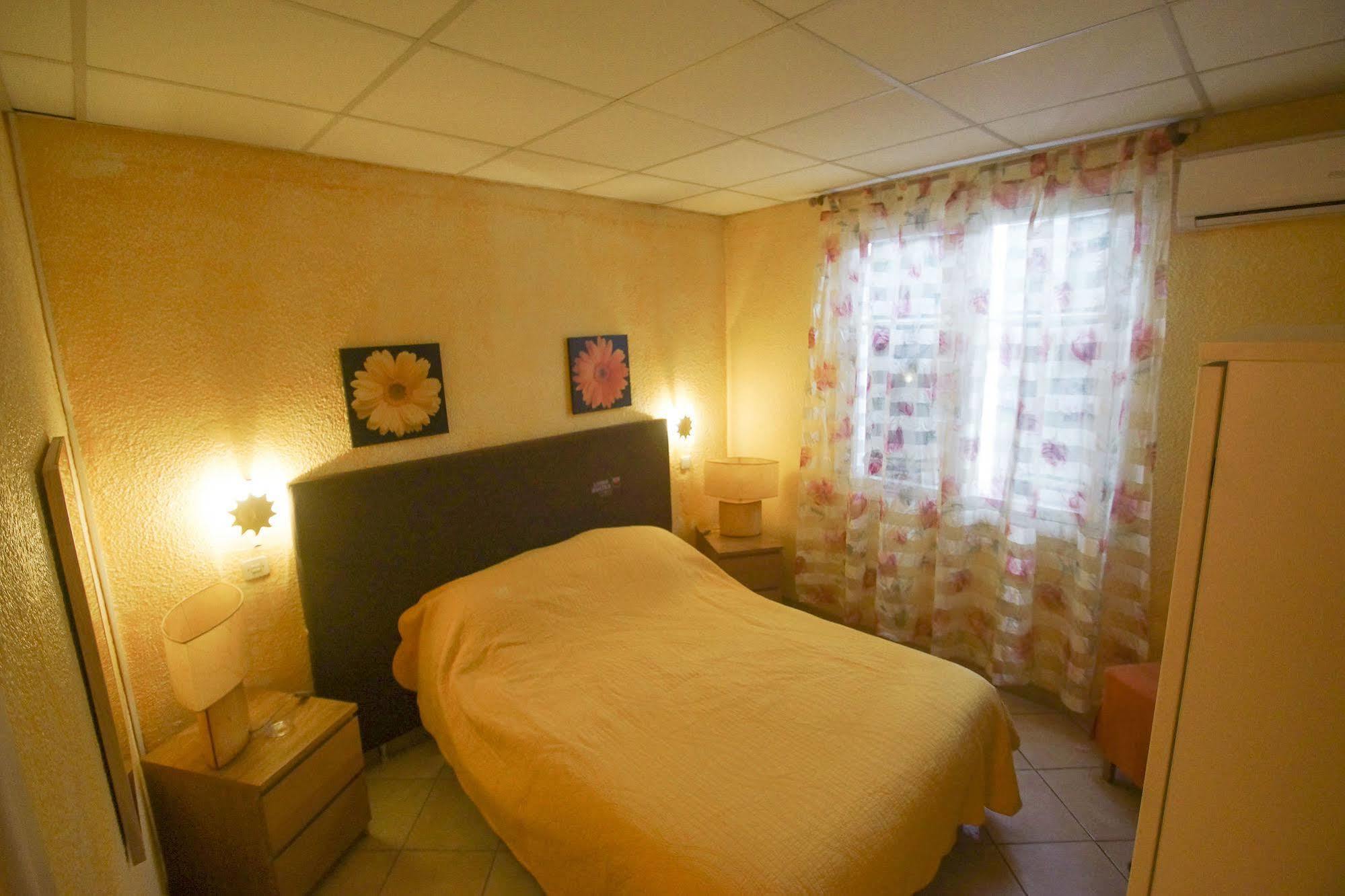 Hotel Le Derby كانيو سور مير المظهر الخارجي الصورة