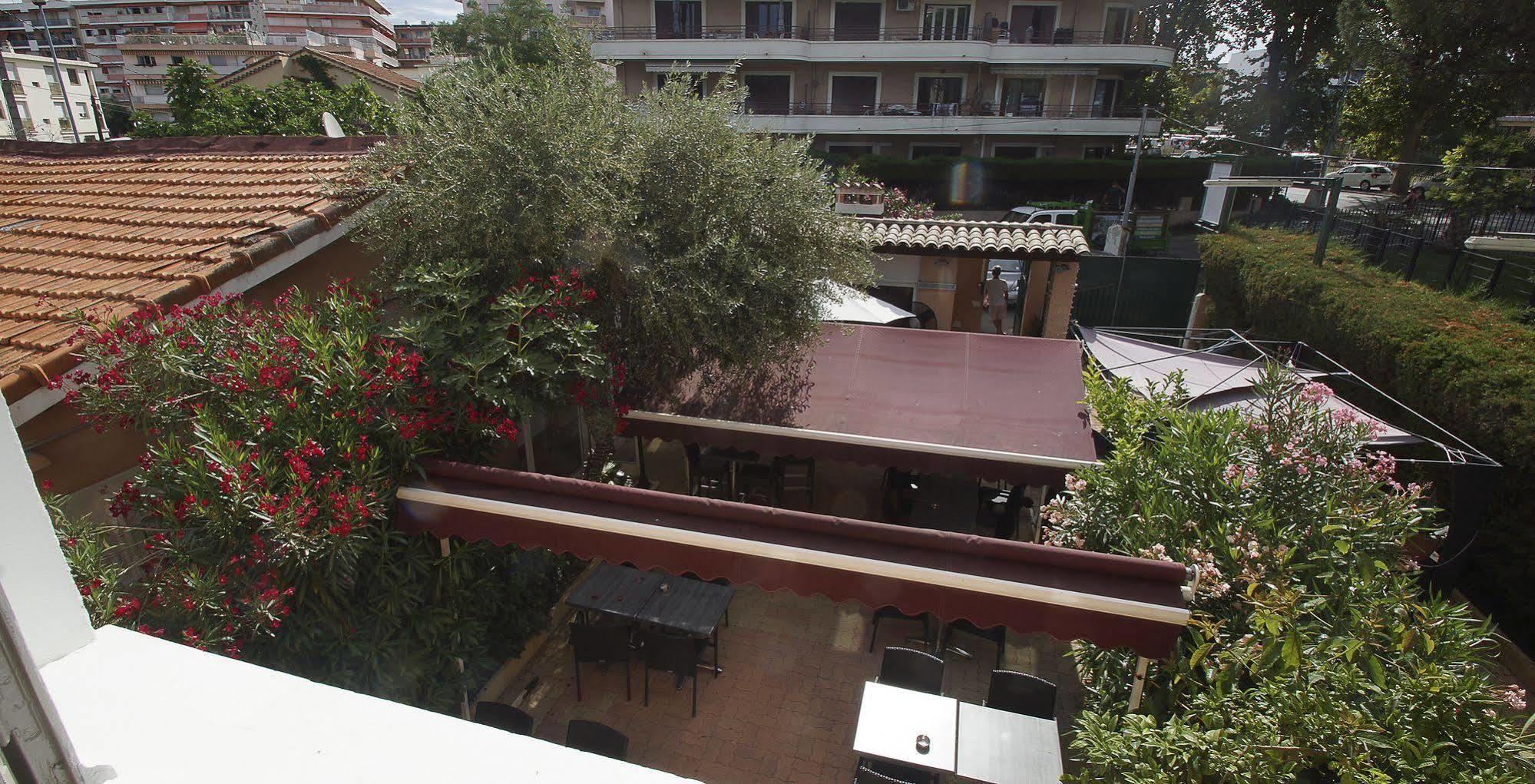 Hotel Le Derby كانيو سور مير المظهر الخارجي الصورة