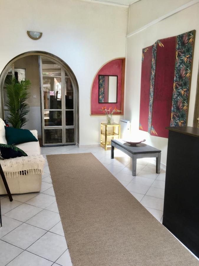 Hotel Le Derby كانيو سور مير المظهر الخارجي الصورة